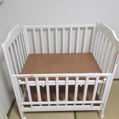 ベビーベッドの画像