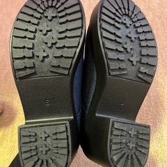 ブーツ　紺色　の画像