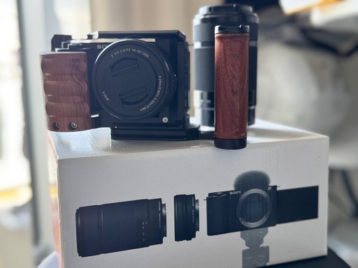 即決★ハンドルリグ付き　SONY(ソニー) Vlog用カメラ ミラーレス一眼カメラ ZV-E10 パワーズームレンズキット(同梱レンズ:SELP1650)