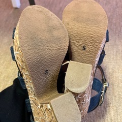 ヒール付きサンダルの画像