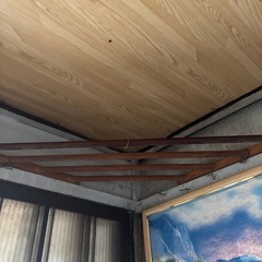 部屋の角につけれる棚の画像