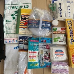 防災リュックと新品シュラフ　（全て17点）の画像