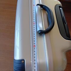 大きめスーツケース（難あり）の画像