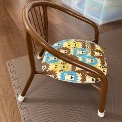 子供の椅子の画像