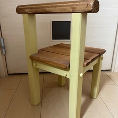 小さな木製椅子　インテリアにもの画像