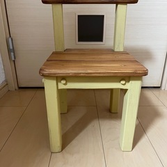 小さな木製椅子　インテリアにもの画像