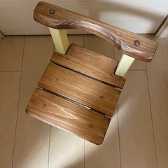 小さな木製椅子　インテリアにもの画像