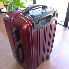 小さめスーツケースの画像