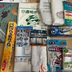 防災リュックと新品シュラフ　（全て14点）の画像
