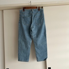 クロップド丈のデニムの画像