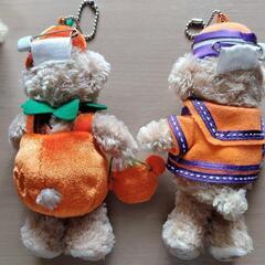 お値下げしました！　中古　ハロウィンセット③　ダッフィー　写真立て　と　ぬいぐるみバッジ２種　TokyoDisneyResort購入の画像
