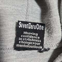SEVEN 　ZERO　ONEフード付きパーカー&ノンブランドズボンセット の画像