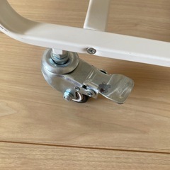 【問い合わせ停止】移動できる白ラックの画像