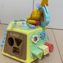 はじめて英語 くまのプーさん 絵本でおしゃべり! ゆびさき知育いっぱいできた　タカラトミーの画像