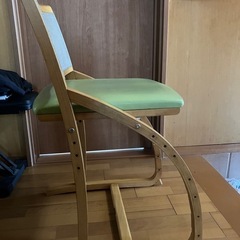 子供用学習椅子の画像