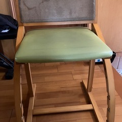 子供用学習椅子の画像