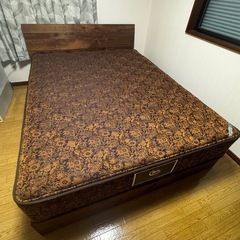 天然木総無垢ベッドフレーム　ウォールナット 、 サータポスチャーベーシック7.7の画像
