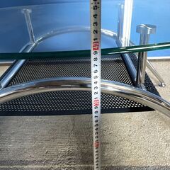 値下げ【美品】ガラステーブル 楕円形 強化ガラス 棚板付き 格安 早い者勝ち 引取歓迎 配送OKの画像