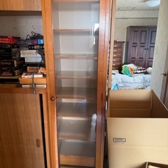 収納棚　ガラス戸の画像