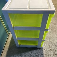 【格安】プラチェスト グリーン系 3段収納 衣類収納 プラケース 格安 早い者勝ち 引取歓迎 配送OKの画像