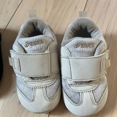 petite main 黒ショートブーツ&asics白スニーカー　14cmの画像