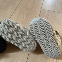 petite main 黒ショートブーツ&asics白スニーカー　14cmの画像