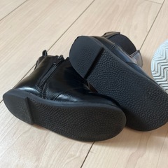 petite main 黒ショートブーツ&asics白スニーカー　14cmの画像