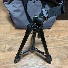 スマホホルダー付きカメラ三脚の画像
