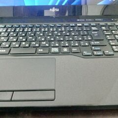 綺麗　富士通　6世代高性能4コア8スレッド版Corei7 　高速大容量SSD240G　メモリ8G　薄型スリム　Webカメラ内蔵　 テンキー　大画面15.6インチHDMI出力 USB3.0 Wifi対応の画像