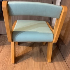 子供の椅子の画像