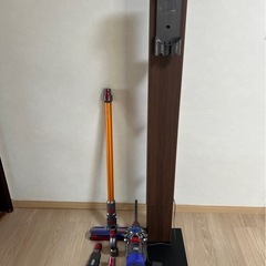 ダイソンSV10コードレスクリーナー　掃除機