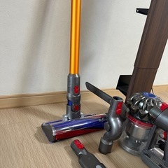 ダイソンSV10コードレスクリーナー　掃除機の画像