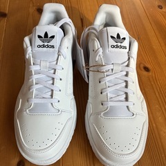 adidas スニーカー 23cm（ FY9840）の画像