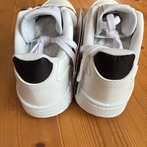 adidas スニーカー 23cm（ FY9840）