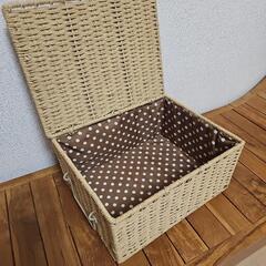 【譲り先決定】フタ付きカゴ　布張り　収納　の画像