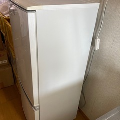 シャープ冷蔵庫　の画像