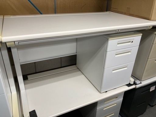 ナイキ 平デスク&インワゴン セット カギ有 中古