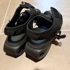 NIKEブラックサンダルの画像