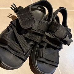 NIKEブラックサンダルの画像