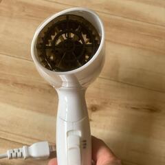 ホワイトヘアドライヤー 日本仕様の画像