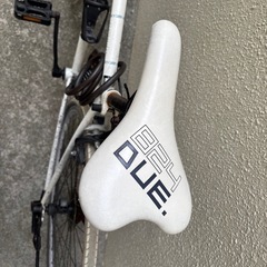 ロードバイク自転車の鍵付きの画像