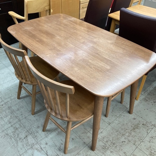 ニトリ　ダイニング4点セット　※天板・イスに傷あります。