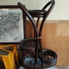 味わいのある花台の画像