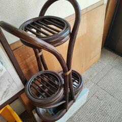 味わいのある花台の画像