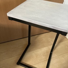 サイドテーブルの画像