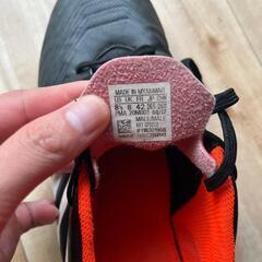 adidas サッカーシューズ 黒/オレンジの画像