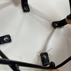 キッズテーブル、イームズ風チェア2脚の画像