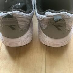 Diadora スカッシュシューズ グレー/ブラック
軽量でグリップ力のあるスカッシュシューズ。
の画像