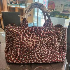 プラダバックの画像