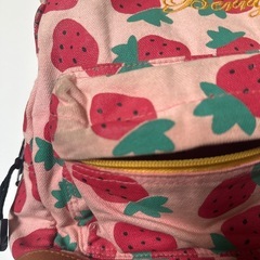 いちごのリュックの画像